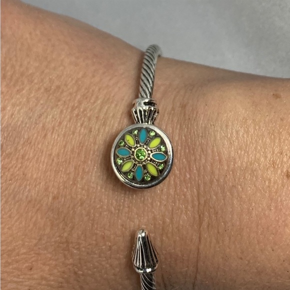 18. ✨Silver Tone Front Open Cuff Bracelet - Oh Snap! - Picture 1 of 5